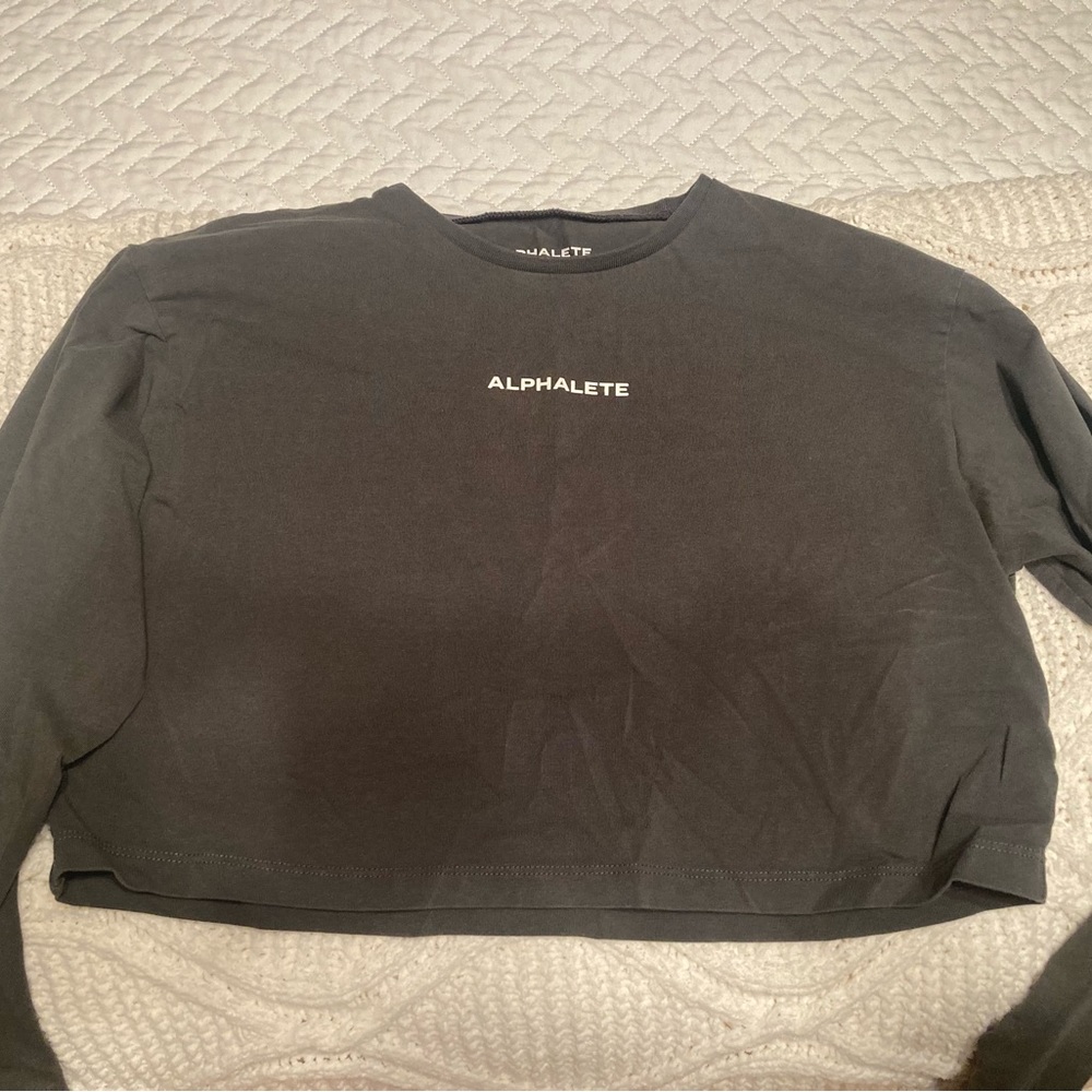 Alphalete cropped tee